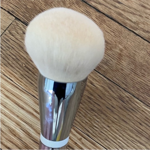 ItCosmetics Bye Bye Pores Powder Brush - Picture 3 of 7